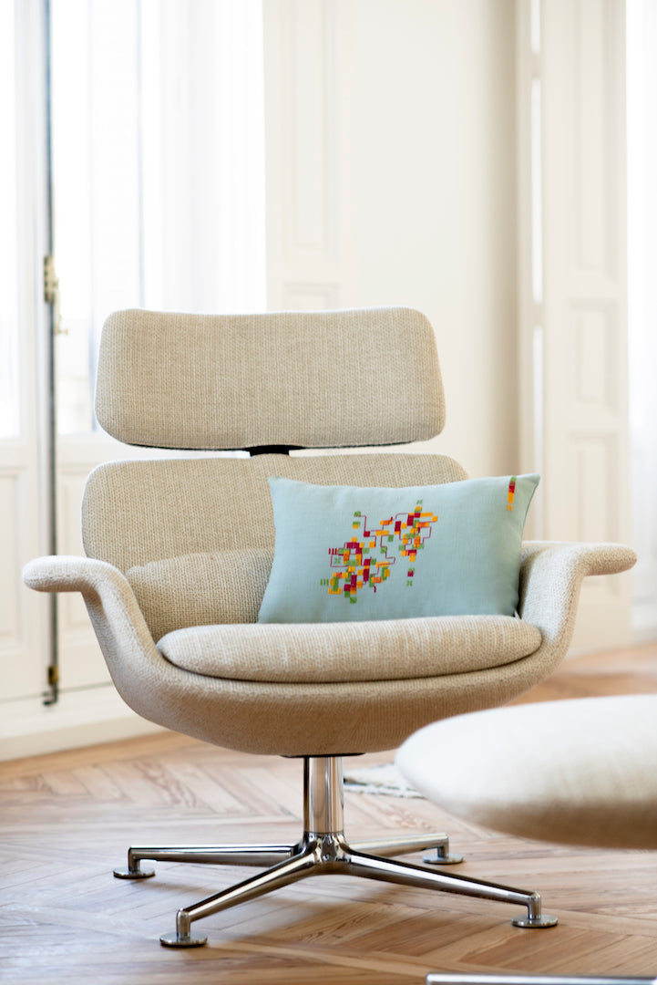 Almohadones de lino bordados a mano, hand-embroidered linen cushions