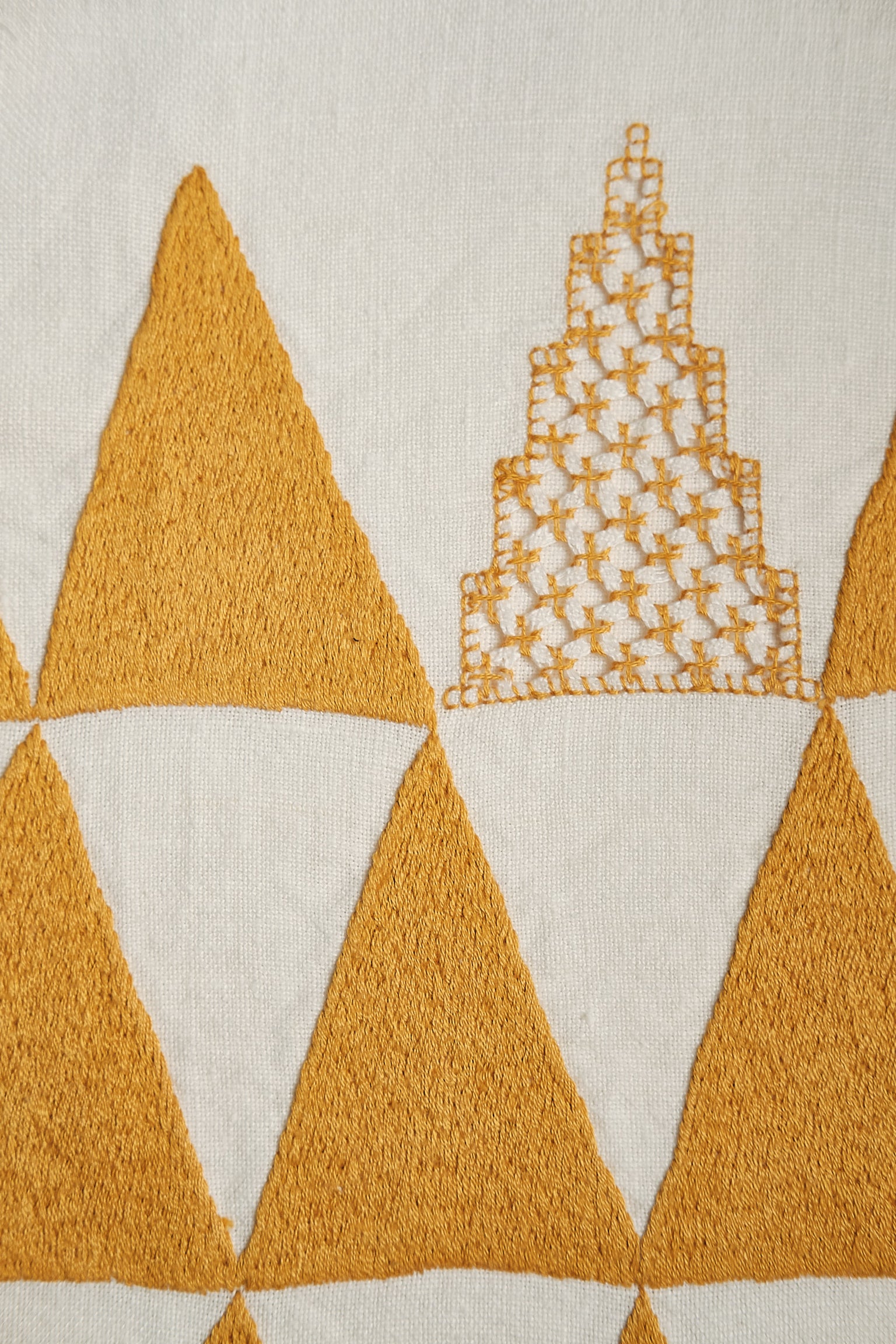 The Triangulos Tablecloth
