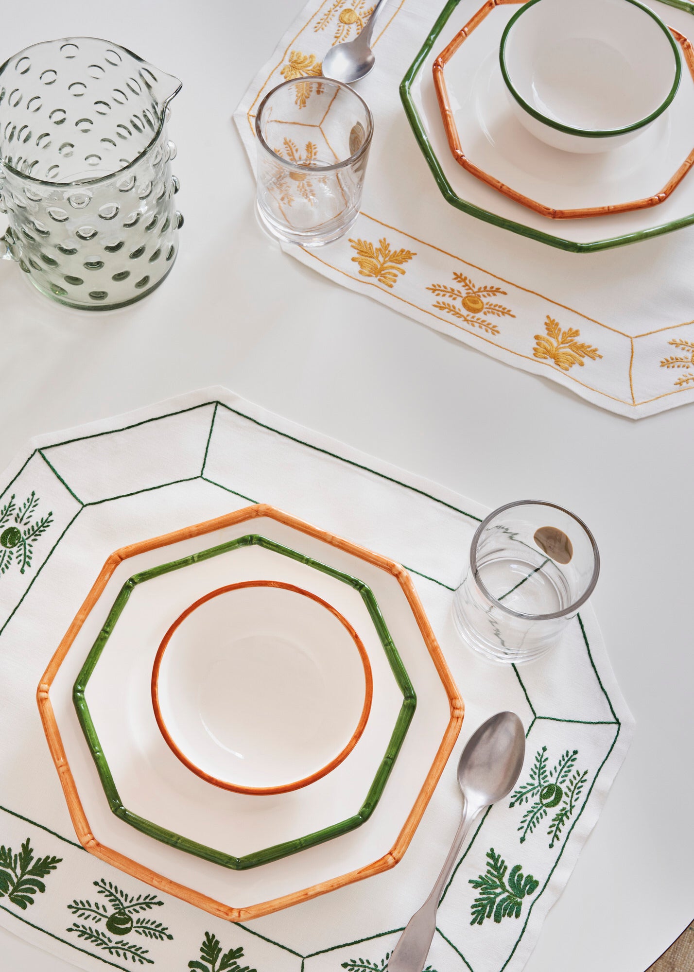 Set de dos Individuales de mesa bordados a mano Helechos